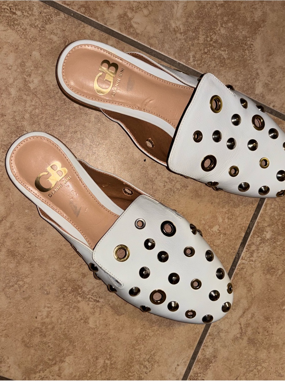Gianni Bini White Leather Grommet Slide Mules - Picture 2 of 6